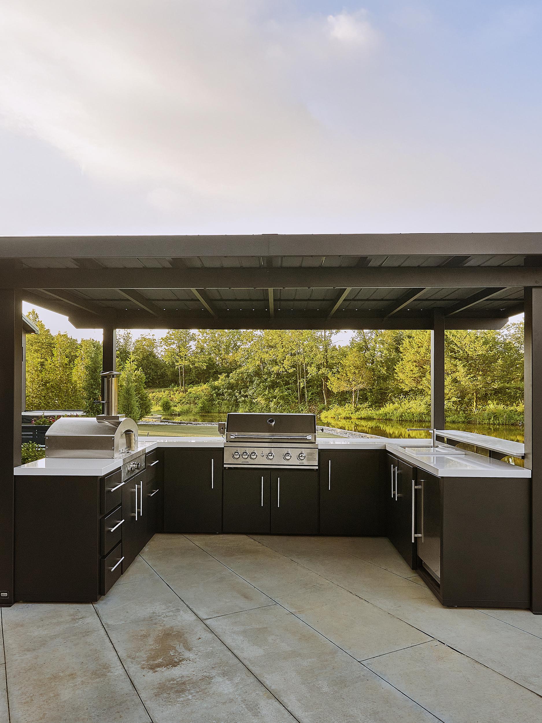 Z-Bay | U-Shape Outdoor Kitchen
